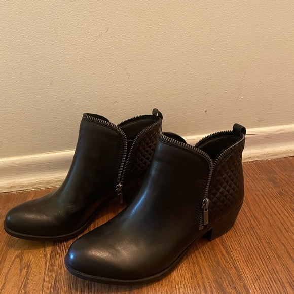 Lucky Brand black quilted booties 7 excellent condition - Picture 5 of 5